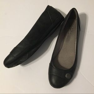 EUC Life Stride Felicia charcoal Grey flats